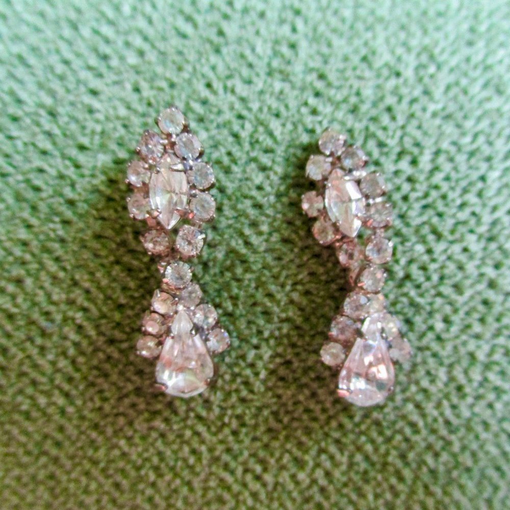 SALE!!!Vintage Rhinestone/Crystal Drop/Dangle Earrings
